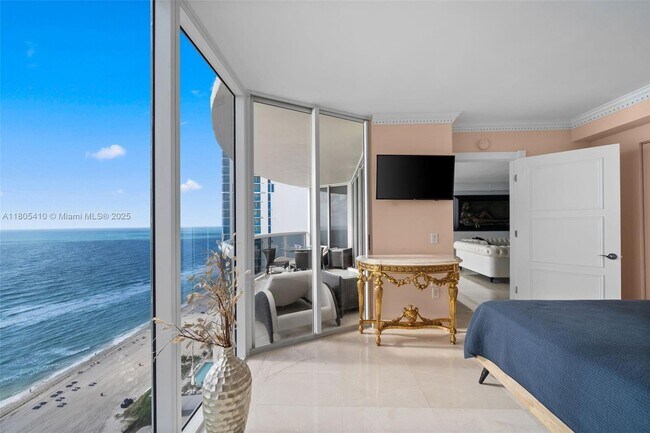 Building Photo - 17555 Collins Ave