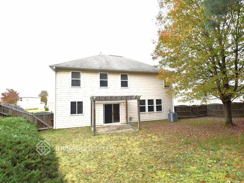 Building Photo - 120 Branch Valley Dr