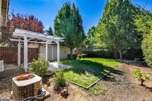 Building Photo - 1600 Hickam Cir