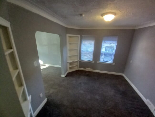 Building Photo - 10040 Mansfield St