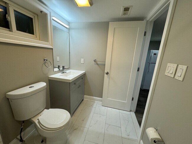 Building Photo - 1253 Cresthaven Dr