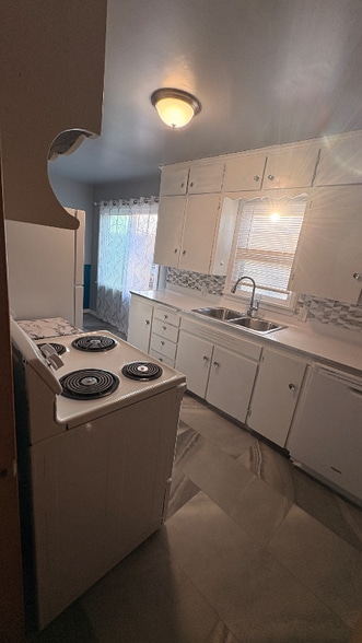 Building Photo - 4322 N 54th St