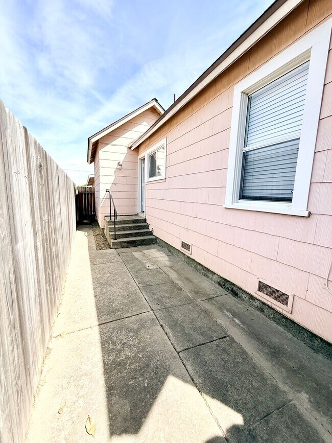 Building Photo - G232-P