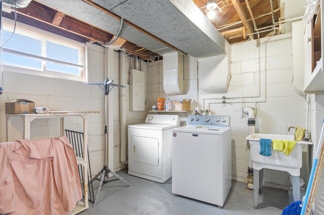 Building Photo - 2220 E Stadium Blvd