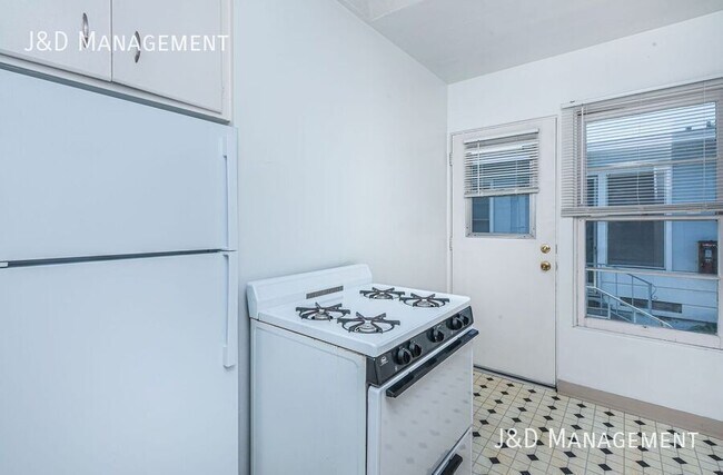 Building Photo - 2231 Meade Ave