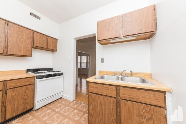 Building Photo - 1 bedroom in Chicago IL 60613