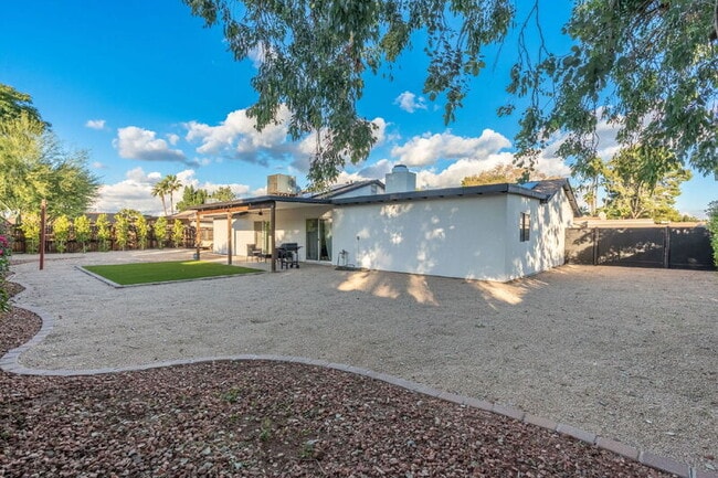 Building Photo - 14410 North 42nd Pl