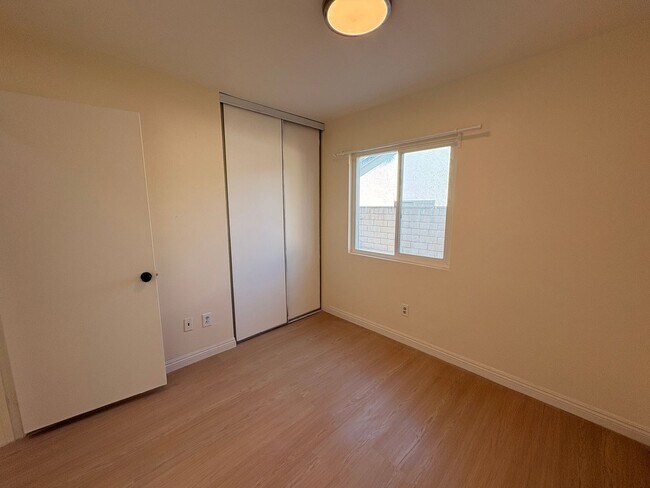 Building Photo - Rancho Cucamonga Gem – Stylish Single-Stor...