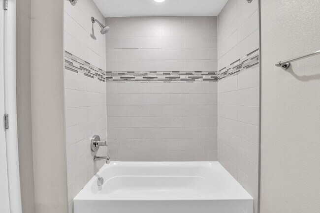 Building Photo - $1,695 - 1 Bed, 1 Bath Condo with In Unit Laundry in Secured Building!