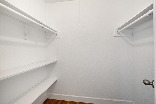 Building Photo - 2217 Mission Hill Dr