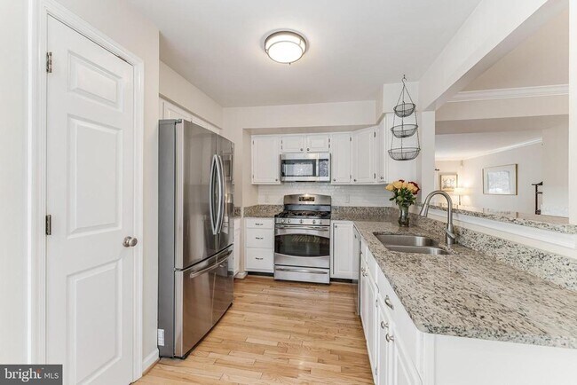 Building Photo - 12165 Abbey Glen Ct