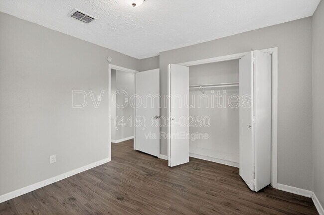 Building Photo - 7922 Coolgrove Dr