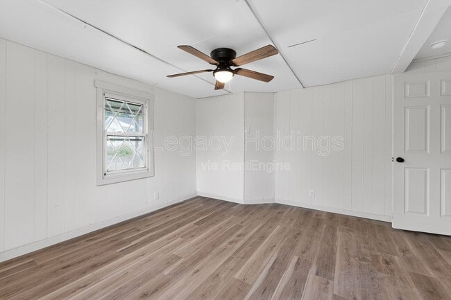 Building Photo - 44 Holbert Ave