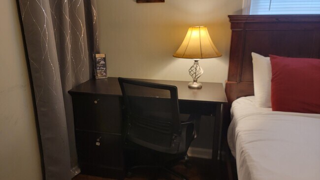 Bedroom 2 office chair - 6585 Buckhurst Trl