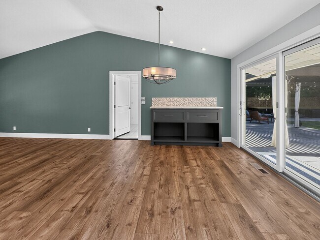 Building Photo - Gorgeous 4 Bedroom PLUS Spacious Bonus Room with Pool in Desired Alamo Neighborhood Available Now!