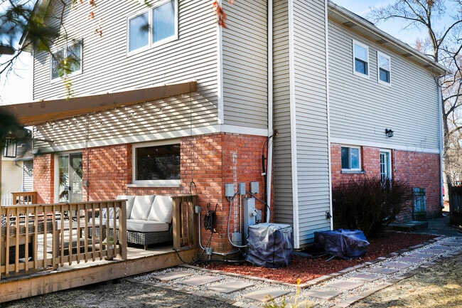 Building Photo - 9535 Osceola Ave