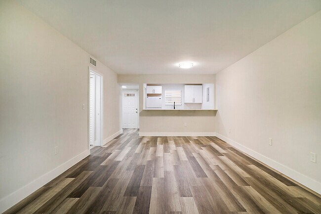 Building Photo - 1235 Mariposa Ave