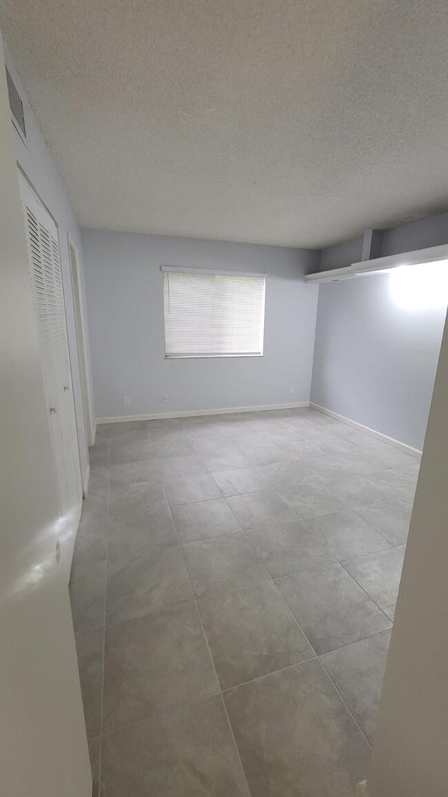 Building Photo - 313 Gardens Dr