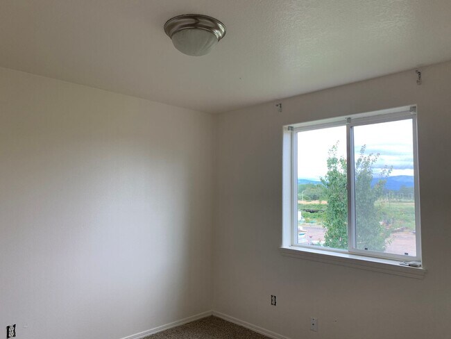 Building Photo - M5701-5703