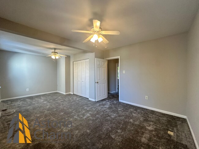 Building Photo - 3 Bedroom Home with Den, Patio/Deck Space, and Fresh Updates