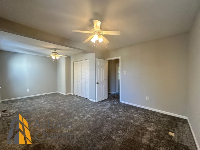 Building Photo - 3 Bedroom Home with Den, Patio/Deck Space,...