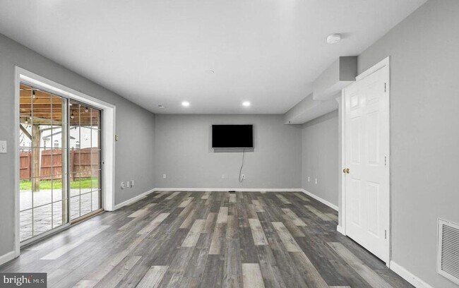 Building Photo - 4 St Ives Ct