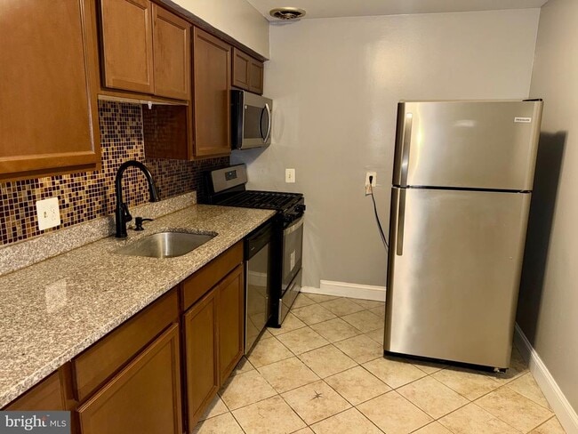 Building Photo - 5215 Newton St