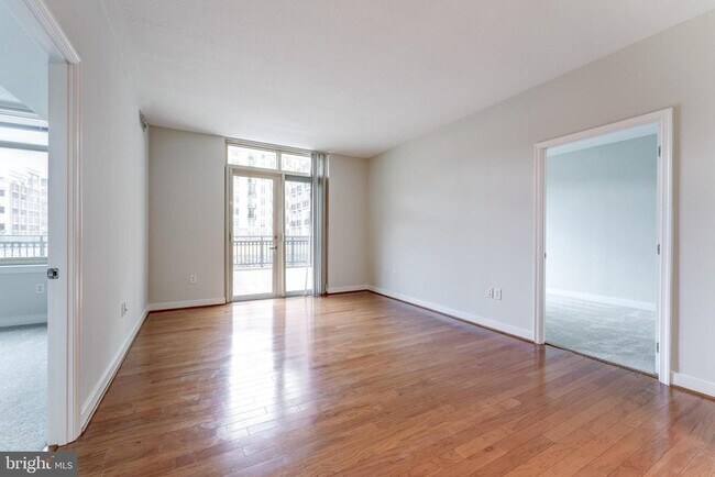 Building Photo - 155 Potomac Passage