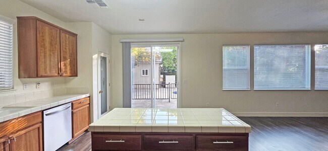 Building Photo - 1498 Cedarbrook Rd