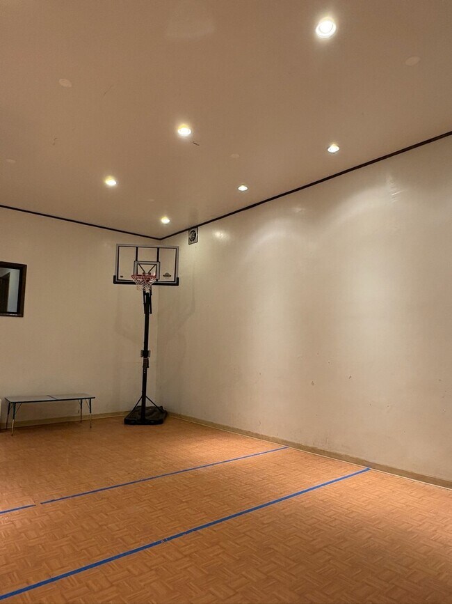 Building Photo - 1800 Montgomery Ct