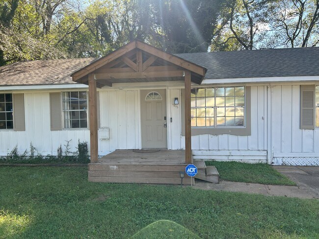 Primary Photo - 3815 Ridgecrest Cir SW