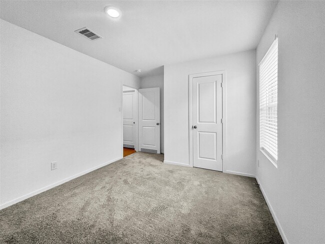 Building Photo - 5830 Starling Dr