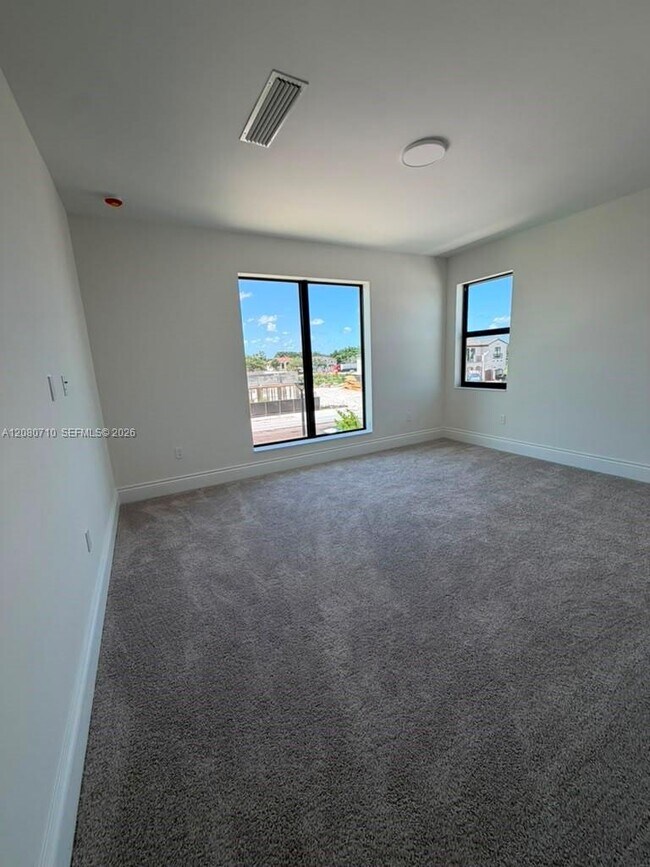 Building Photo - 8540 NW 160th Terrace