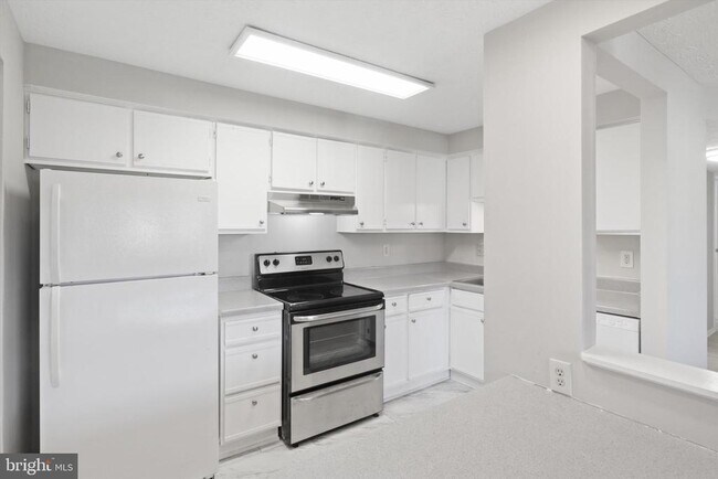 Building Photo - 8385 Brockham Dr