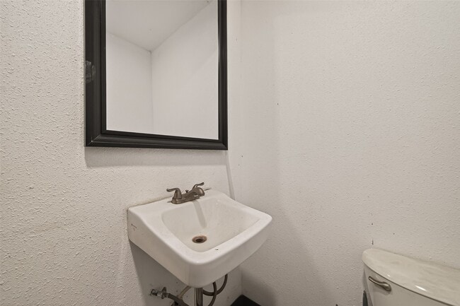 Building Photo - 6203 Gessner Rd