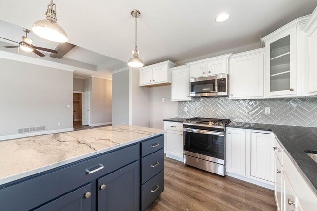 Building Photo - 4825 Kenora Dr