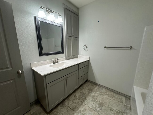 Building Photo - 13314 County Rd 285