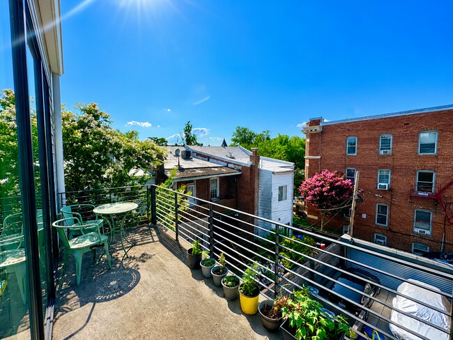 Building Photo - LUXURY CONDO BY METRO