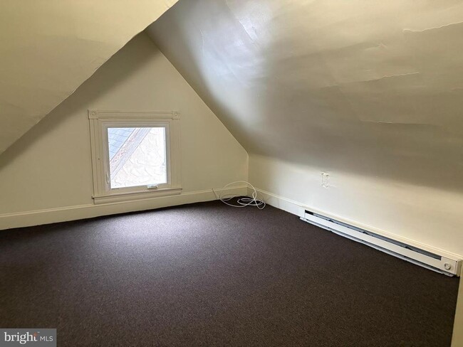 Building Photo - 330 E Chestnut St