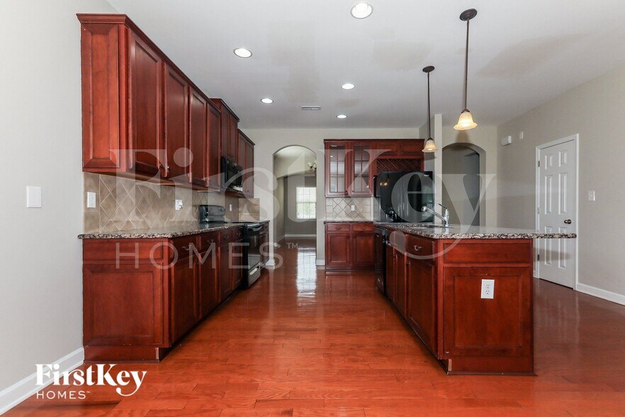 Building Photo - 4210 High Shoals Dr