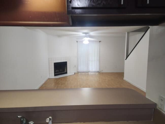 Building Photo - Townhome off University and Barnes Rd.