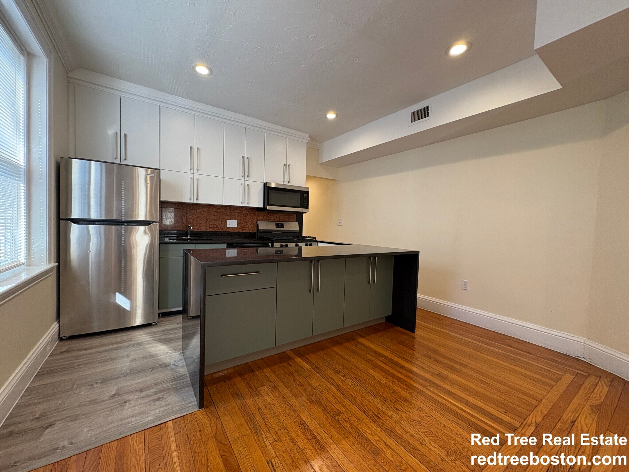 Building Photo - 73 Thatcher St