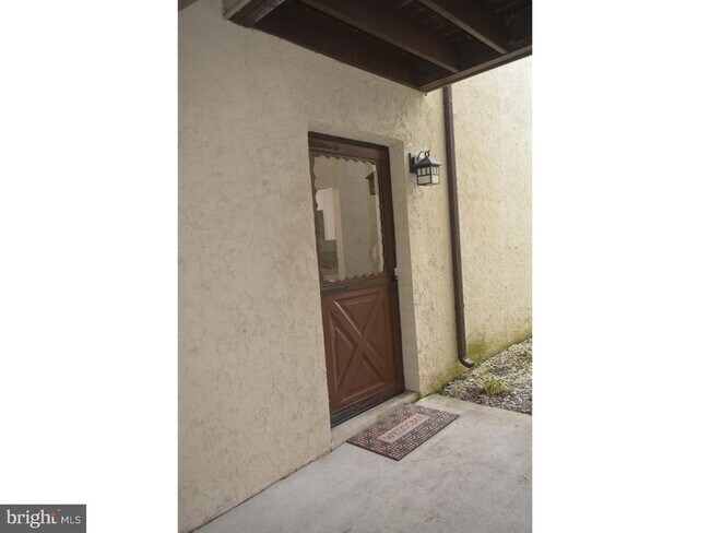 Building Photo - 23A E Daisy Ln