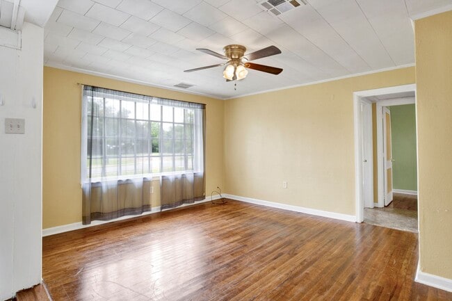 Building Photo - 517 Lakewood Rd