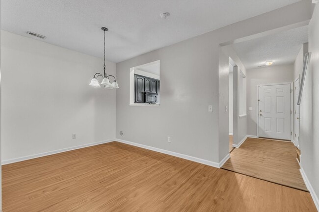 Building Photo - 3 Bedroom Brick Front Carraige Downs Townh...