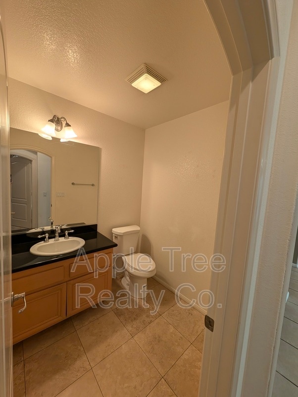 Building Photo - 1560 Gazebo Ln