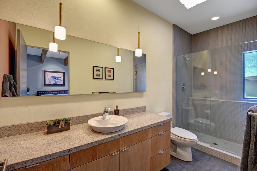 Building Photo - 1536 E Baristo Rd