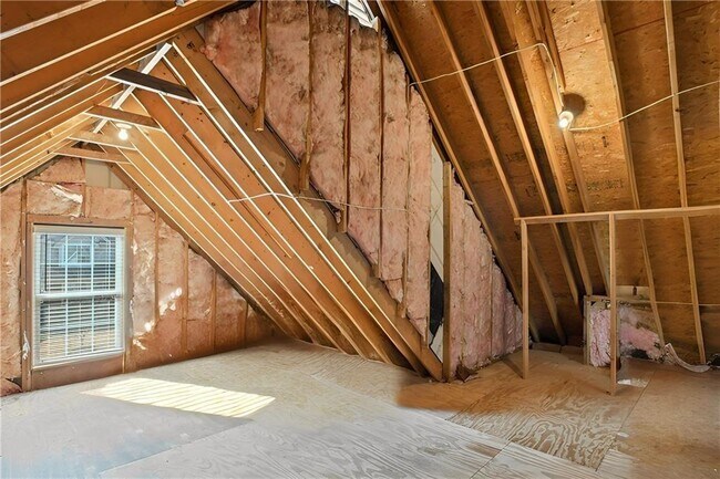 Building Photo - 2179 Mainsail Dr NE