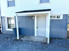 Building Photo - 711 W Eastland Ave