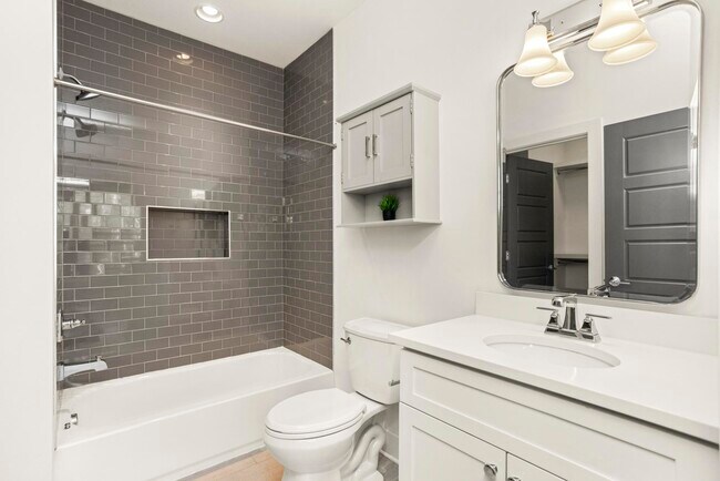 Building Photo - 942 Riverside Dr